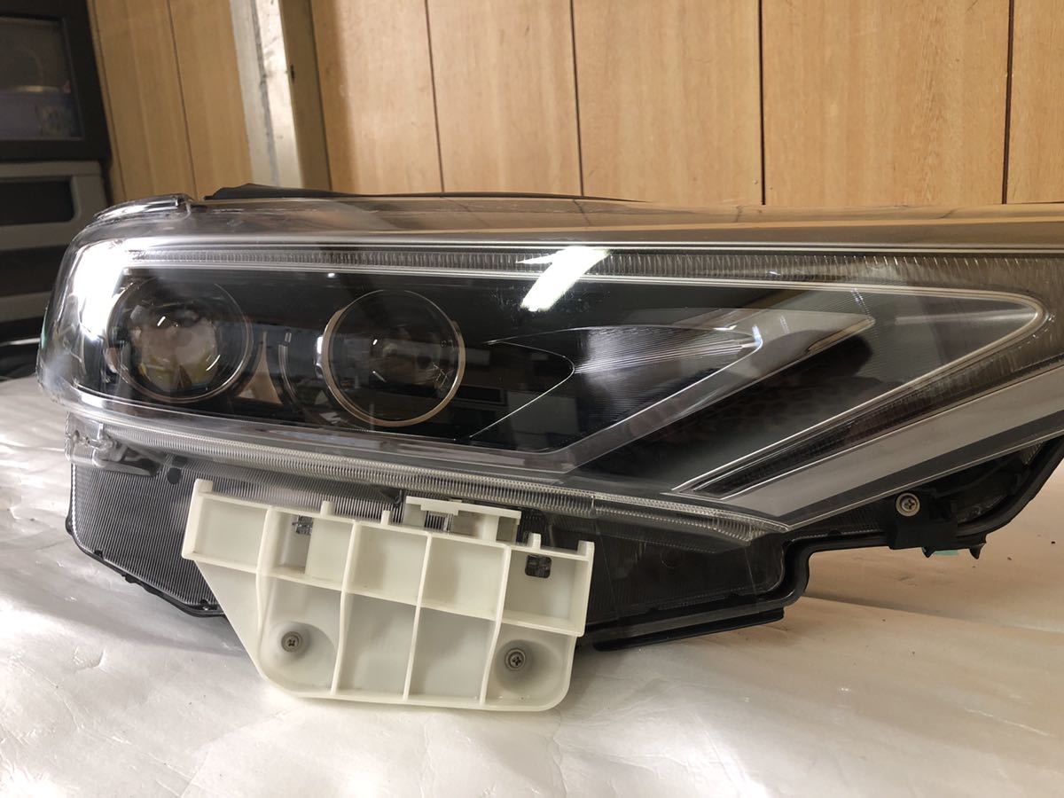 SAI サイ AZK10 後期 純正 LED 右 ヘッドライト KOITO 75-14 刻印 79