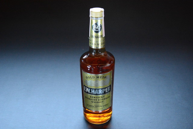 古いお酒 I.W HARPER 86 GOLD MEDAL 未開栓品 鑑賞用 750ml 検索用語