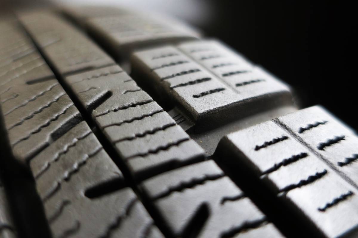 バリ山 国産スタッドレス ヨコハマ IG60 175/65R15 人気のガンメタ 