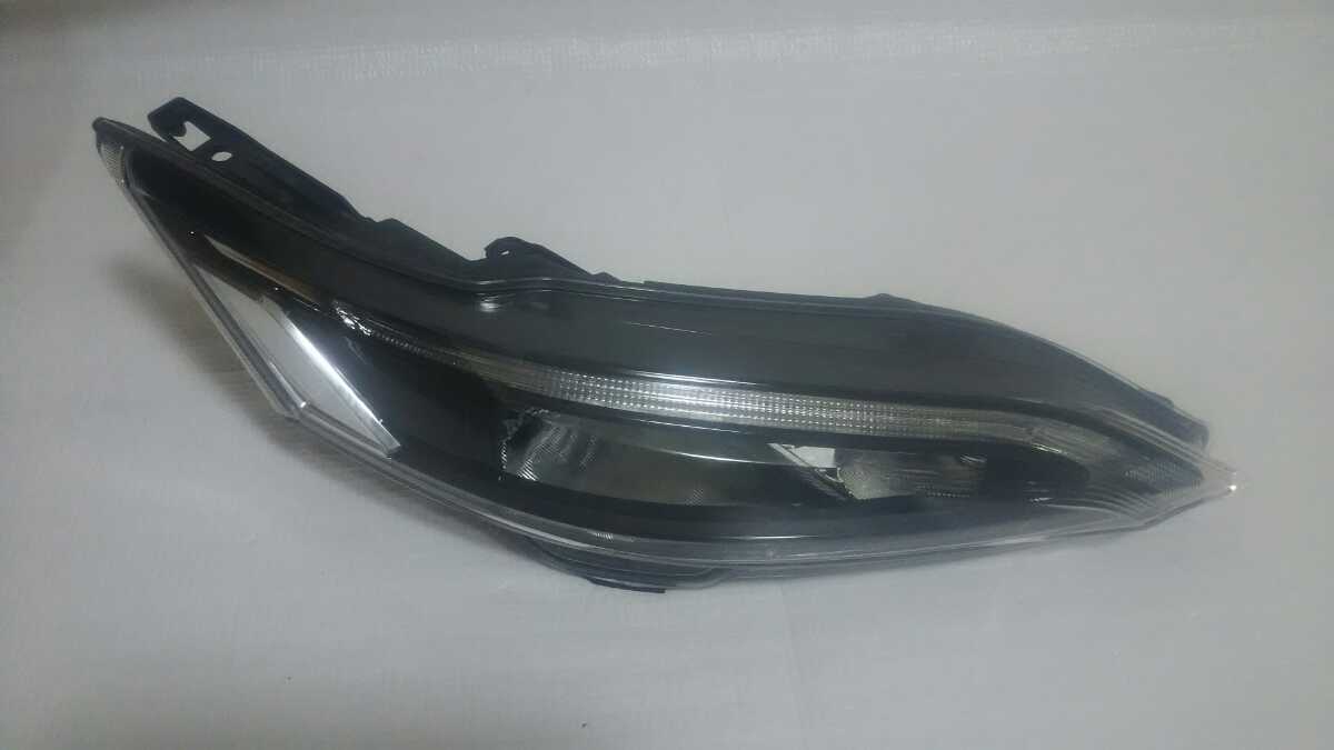 値下げ！ セレナ C27 右テールランプ／右テールライト KOITO 220-23786