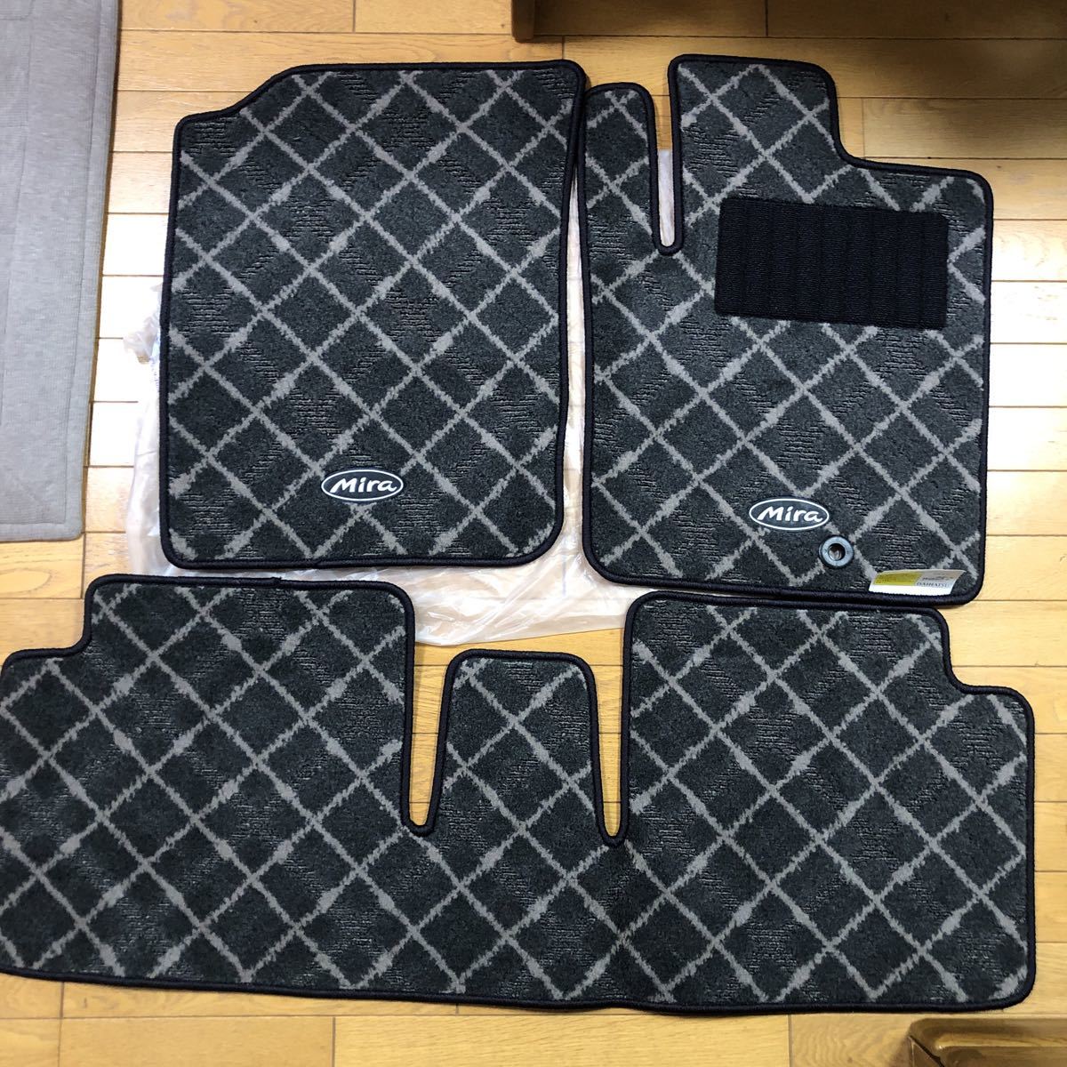  純正フロアマット ミラ L275系(ダイハツ用)｜売買されたオークション情報、yahooの商品情報をアーカイブ公開 - オークファン ダイハツ用