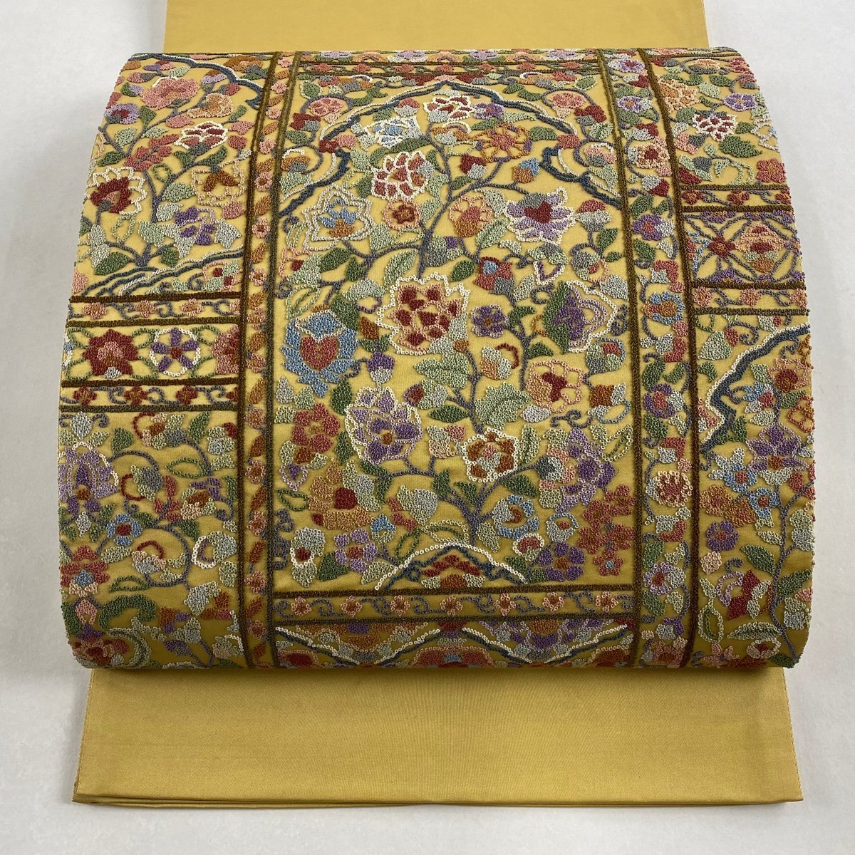 袋帯 名品 草花 華文 相良刺繍 からし色 お太鼓柄 正絹 【中古】 袋帯