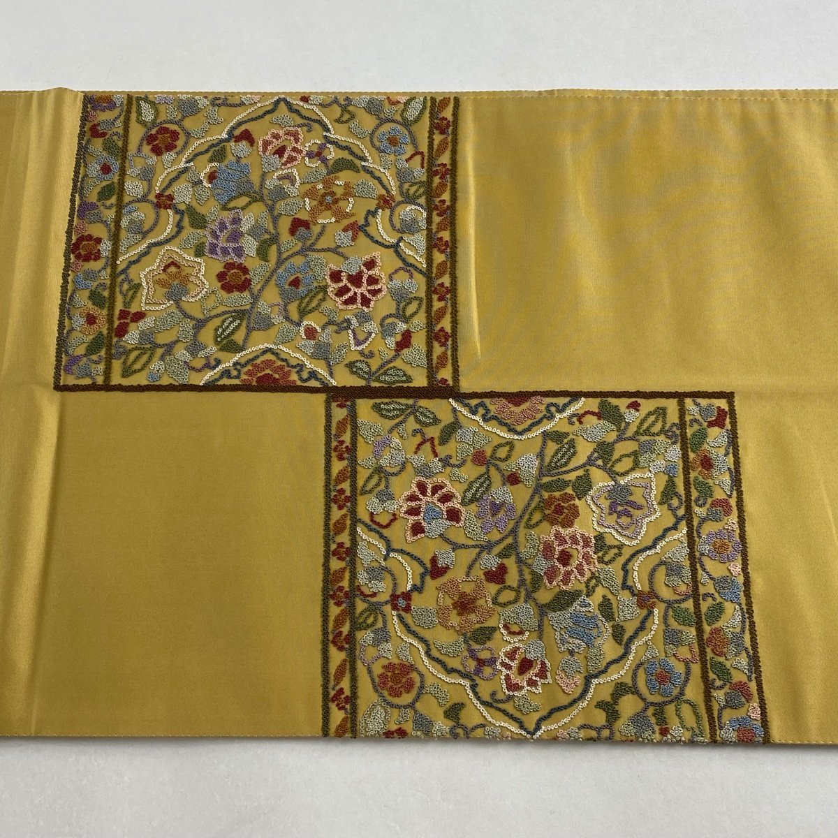 袋帯 名品 草花 華文 相良刺繍 からし色 お太鼓柄 正絹 【中古】 袋帯