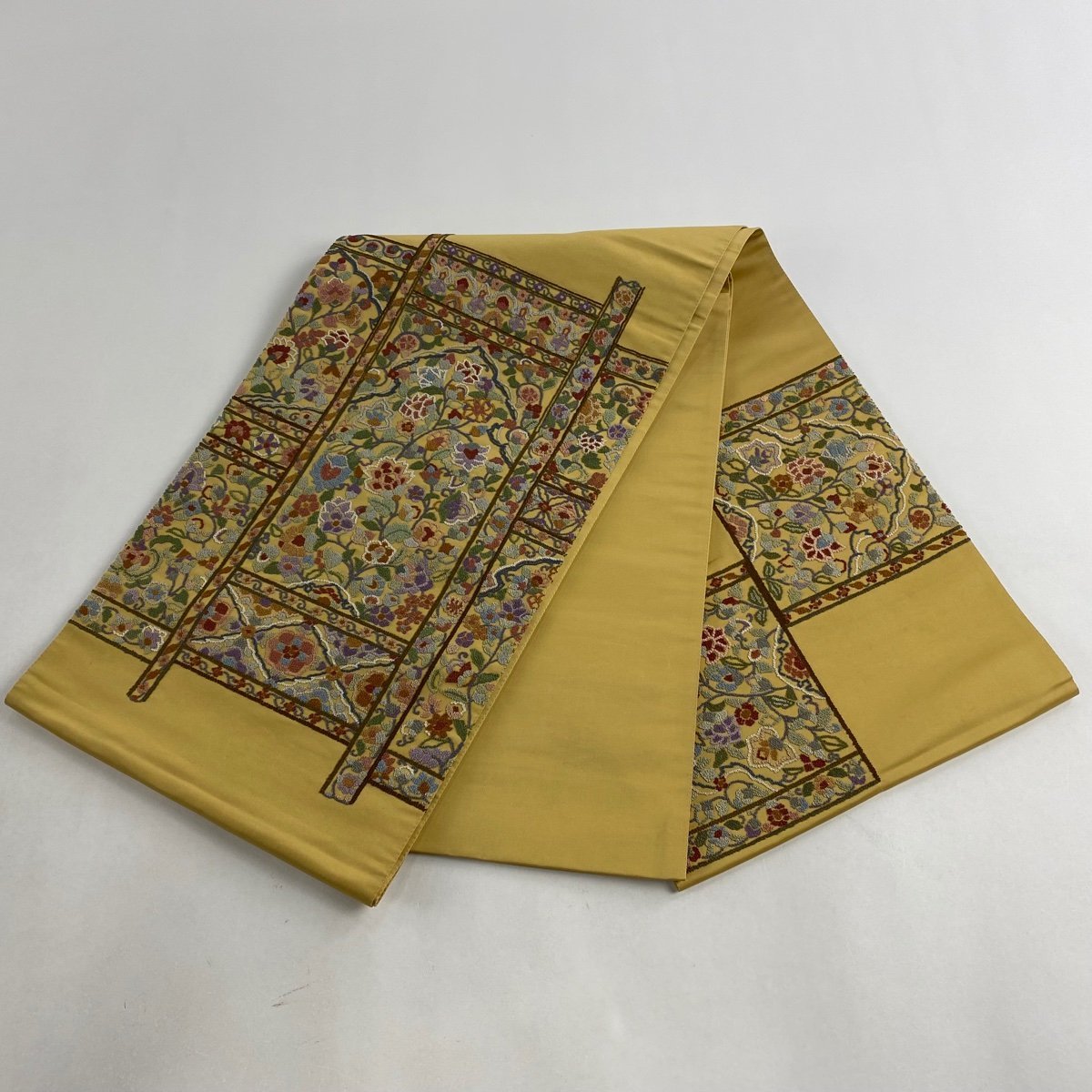 袋帯 名品 草花 華文 相良刺繍 からし色 お太鼓柄 正絹 【中古】 袋帯