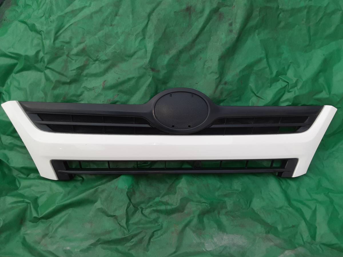XZU70 トヨエース フロントグリル 白 53111-37A20 送料込み (緑)