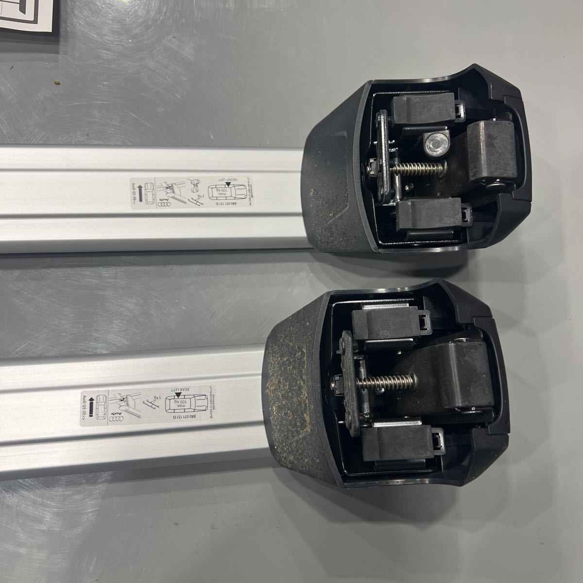 Audi純正ルーフキャリア 前後セット Audi Q5用 8R0071151D 新品未使用 
