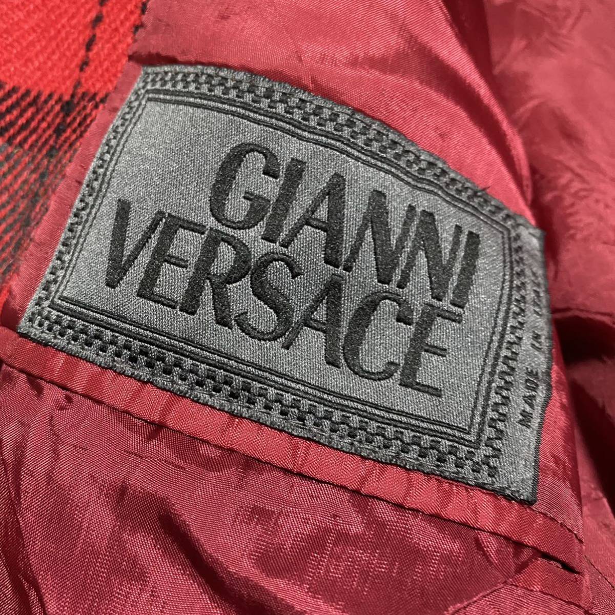 ジャンニヴェルサーチ 『隠れた高級感』 GIANNI VERSACE チェスター 