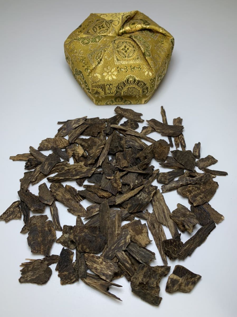 玉初堂 大極上シャム 沈香刻 茶袋入 50g ベトナム産 Amazon｜香木 大