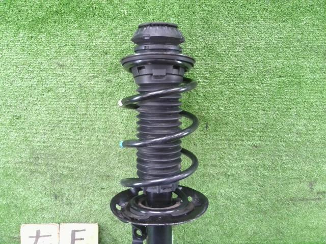 ヤリス 5BA-MXPA15 左フロントストラット　左フロントショック X 4WD M15A-FKS 070 48520-K0050