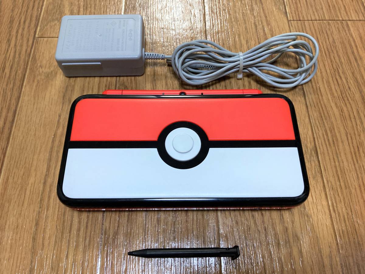 New ニンテンドー 2DS LL 32GB MicroSDHC 付き ポケットモンスター モンスターボール エディション 任天堂
