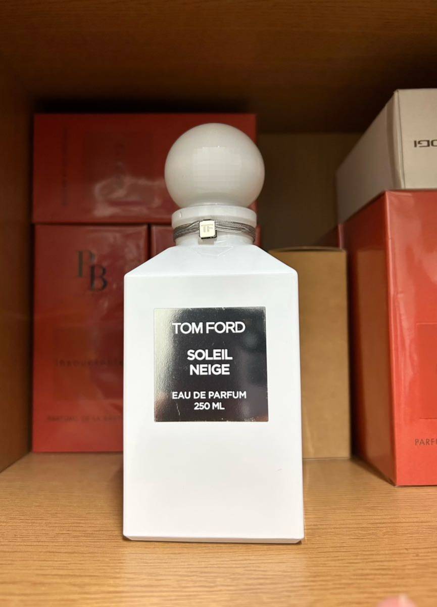  空瓶 トムフォード ソレイユ ネージュ 250ml エンプティボトル #TOM FORD SOLEIL NEIGE EDP EMPTY BOTTLE(その他)｜売買されたオークション情報、yahooの商品情報をアーカイブ公開 - オークファン その他