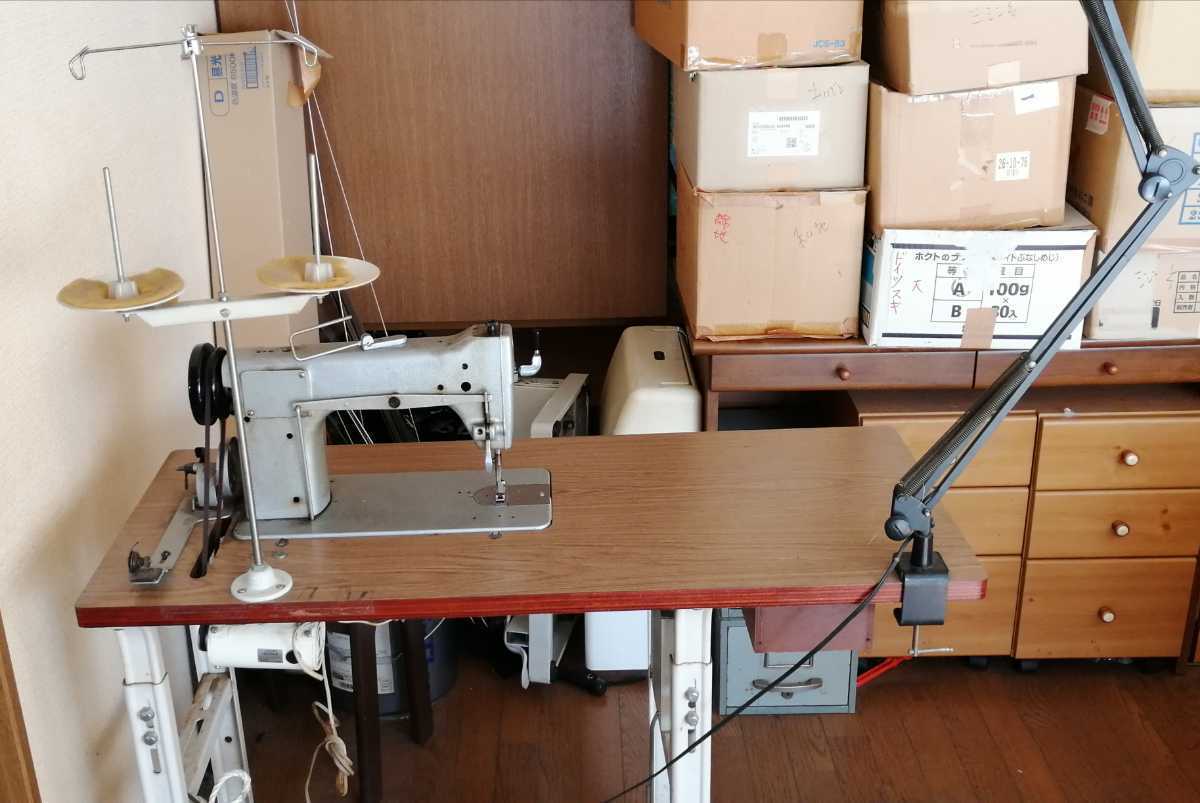 ジャノメミシン]職業用ミシン（足踏み式）766型 ジャノメミシン