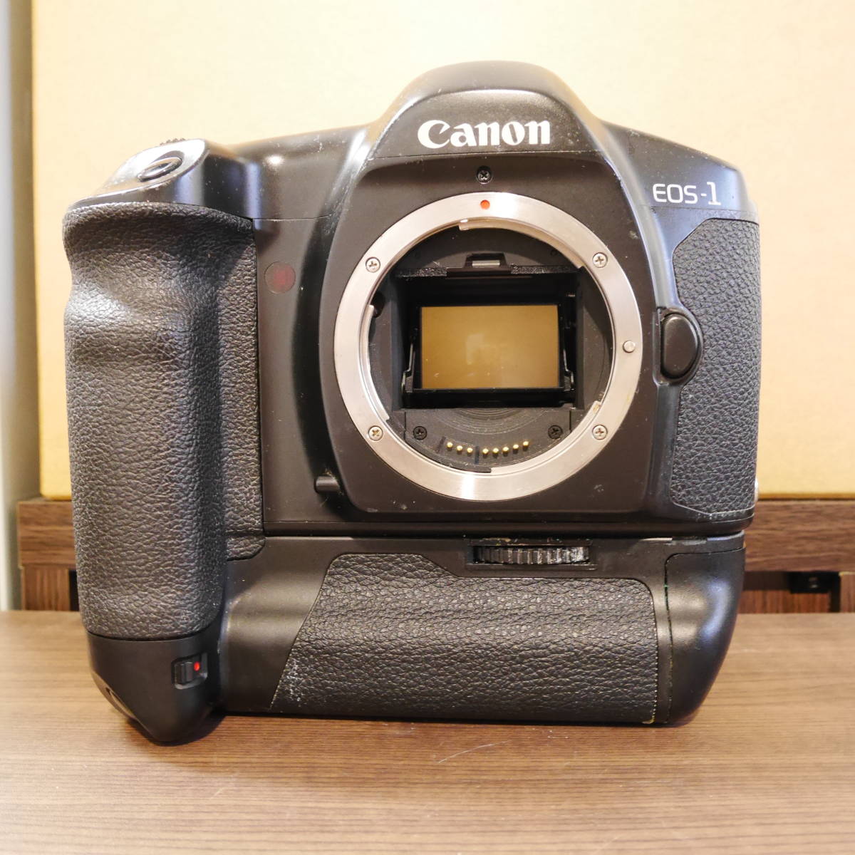 カメラ 静272/ Canon キャノン EOS-1 一眼レフカメラ ボディ