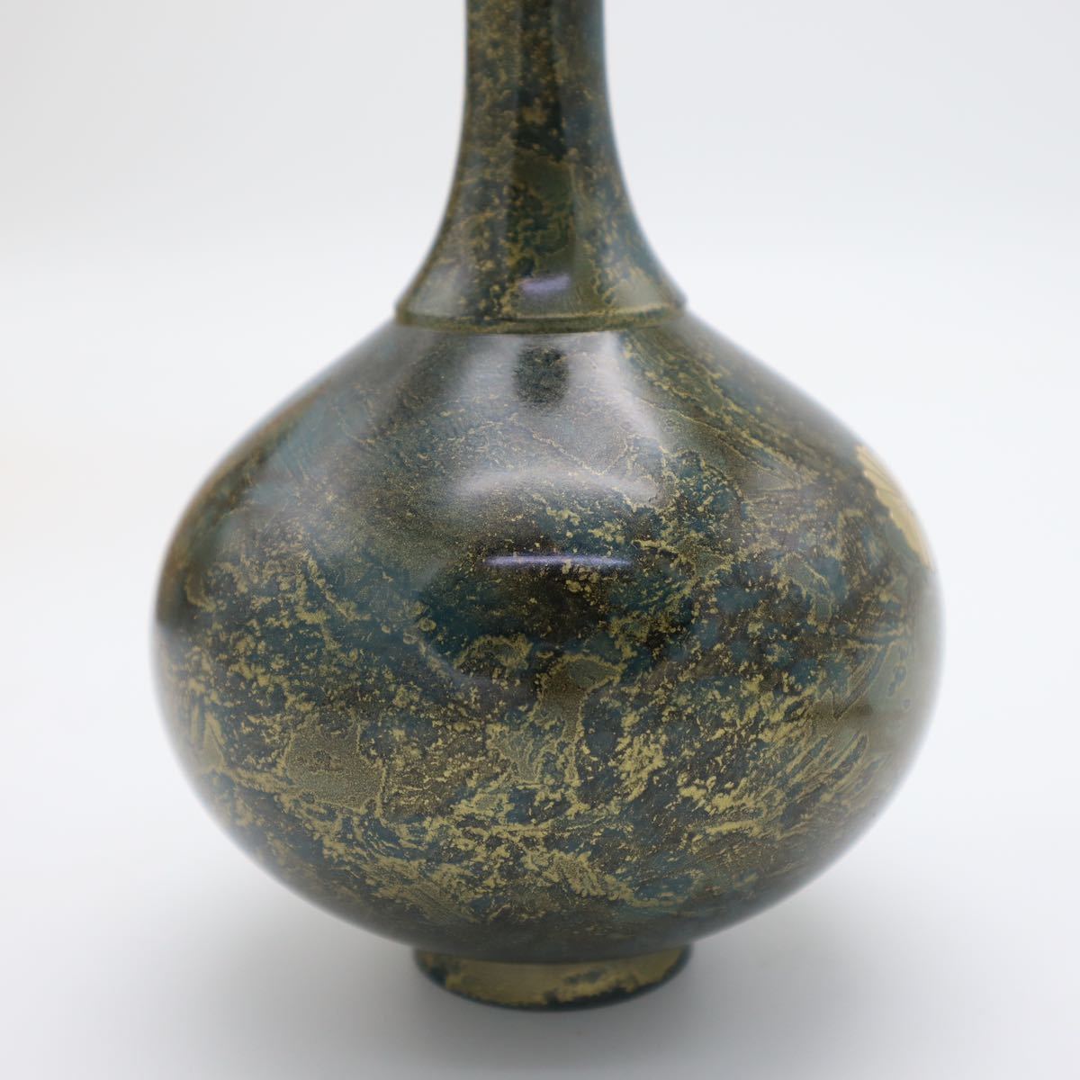 花瓶 峰雲作 鋳銅 菊紋入 美術品 時代物 高さ約18.5cm(花器)｜売買され 