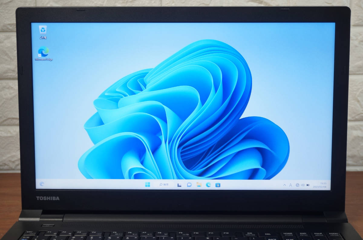 東芝 dynabook B65/J《Intel Core i5 7200U 2.50GHz / 8GB / 500GB
