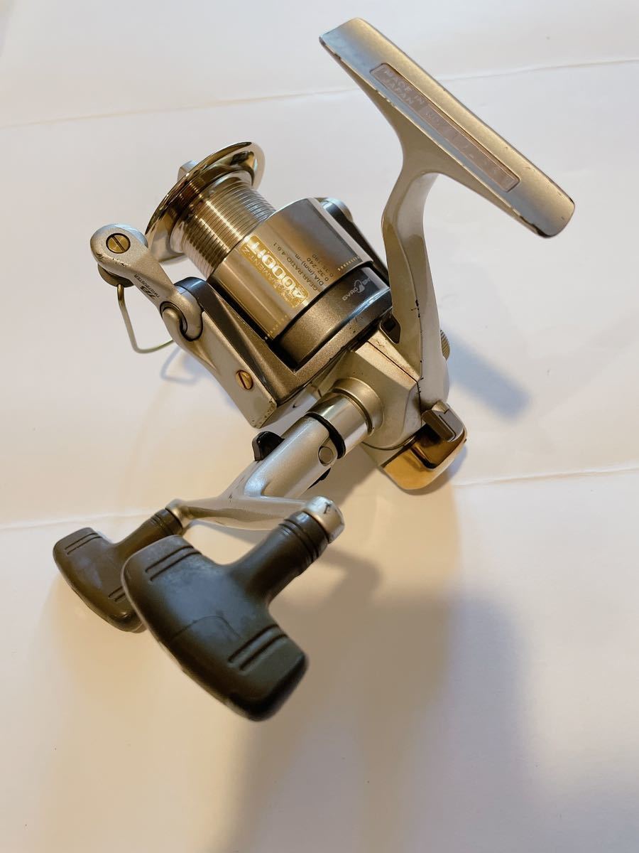 未使用に近い】ダイワ DAIWA トーナメントZ4000iT スピニングリール