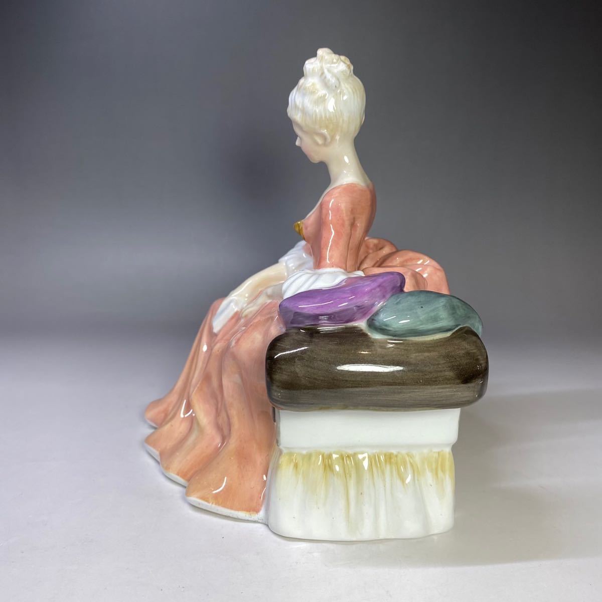 Royal ロイヤルドルトン フィギュリン ROYAL DOULTON Doulton 英国