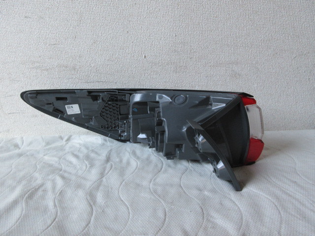 ② ハリアー テールランプ右 ZSU60W ZSU65W 60系 後期 ICHIKOH 48-195