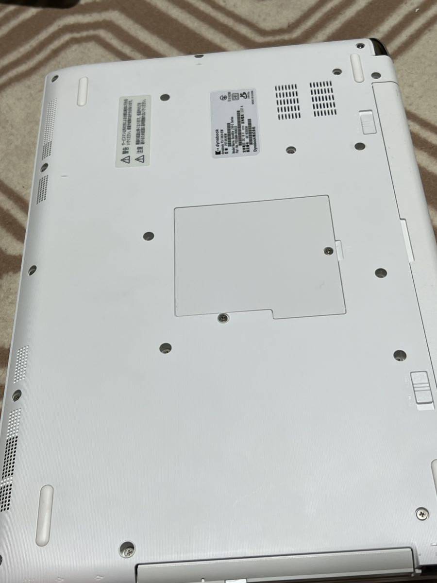 ○ジャンク品東芝 Toshiba dynabook P3-T4KH-BW Celeron Windows10 美