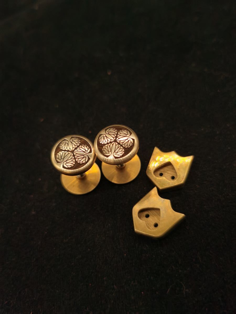 武具　刀装具　銅地　七宝三葉葵紋鍔　一對　桐箱付　C　R7357 ルキア 三つ葉葵紋 曲線刀 装飾柄 刀装具の図柄／ホームメイト 刀装具箱