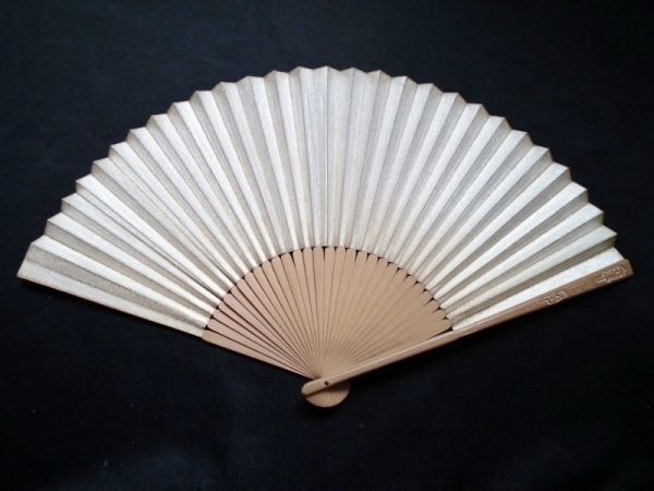 扇子 : Museum Goods MU:DS 黒檀 アルミ親骨扇子 70型25間