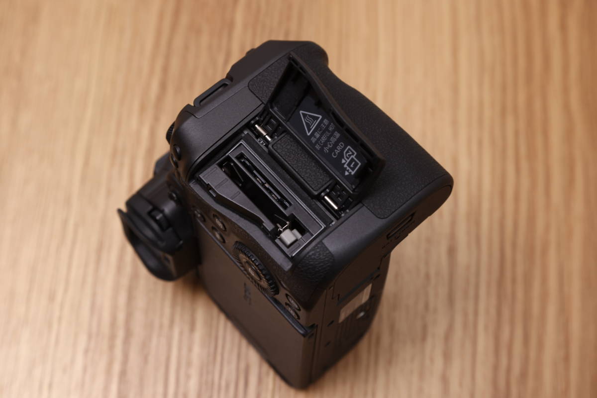 ◇キャノン Canon EOS R5 ボディ 中古美品 付属品あり！【01】