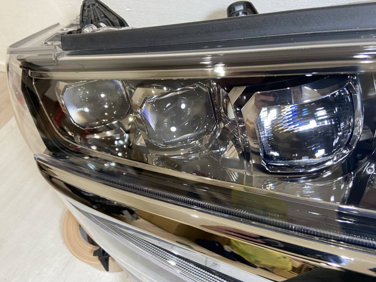 極美品・破損なし】アルファード 30系 後期 3眼 LED 右ヘッドライト 刻印