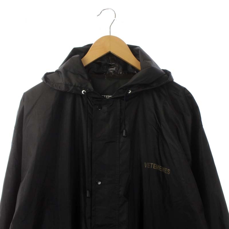 VETEMENTS ロゴプリント ロング レインコート ブラック VETEMENTS ロゴ