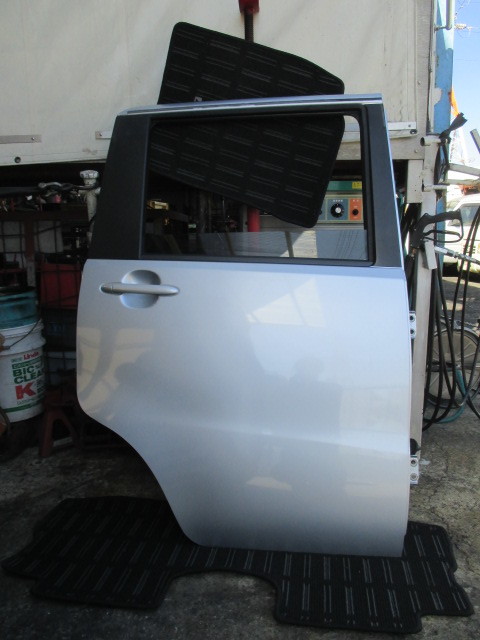 ☆タント エグゼ L455S 右 リアドア シルバー S28☆H22年