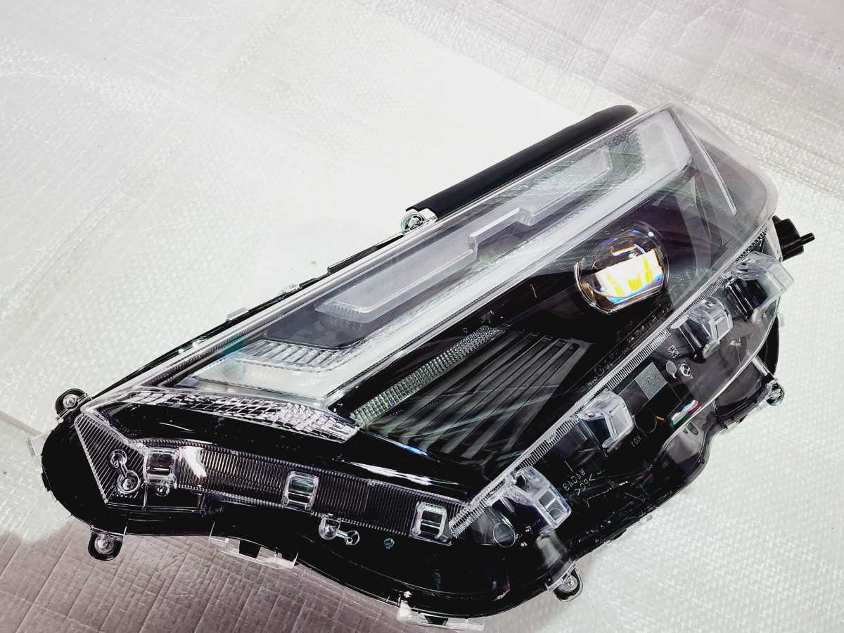 美品　破損無トヨタRAV4 左ヘッドライト　AXAH54 81185-42E60 ☆美品☆破損無し☆RAV4 PHV☆後期☆LEDヘッドライト☆