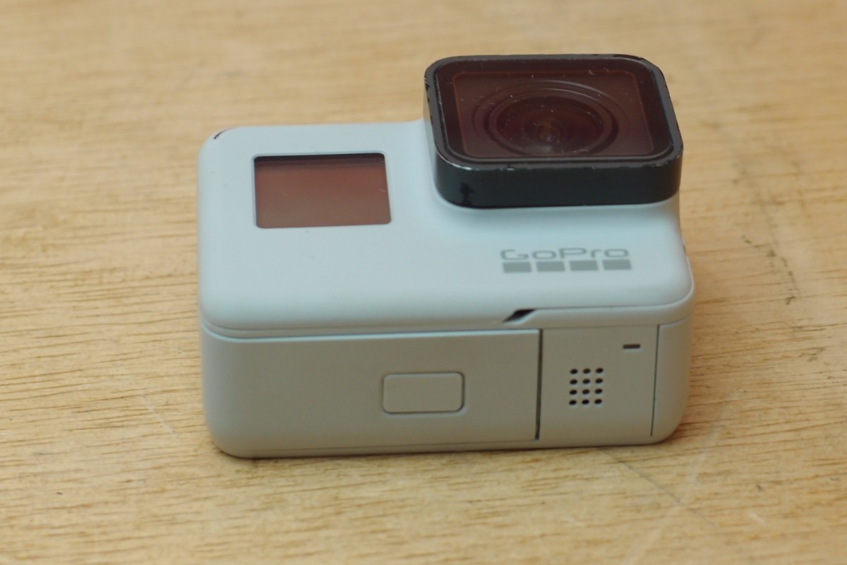 GoPro HERO7 WHITE 気持ちいい + 純正バッテリーチャージャー