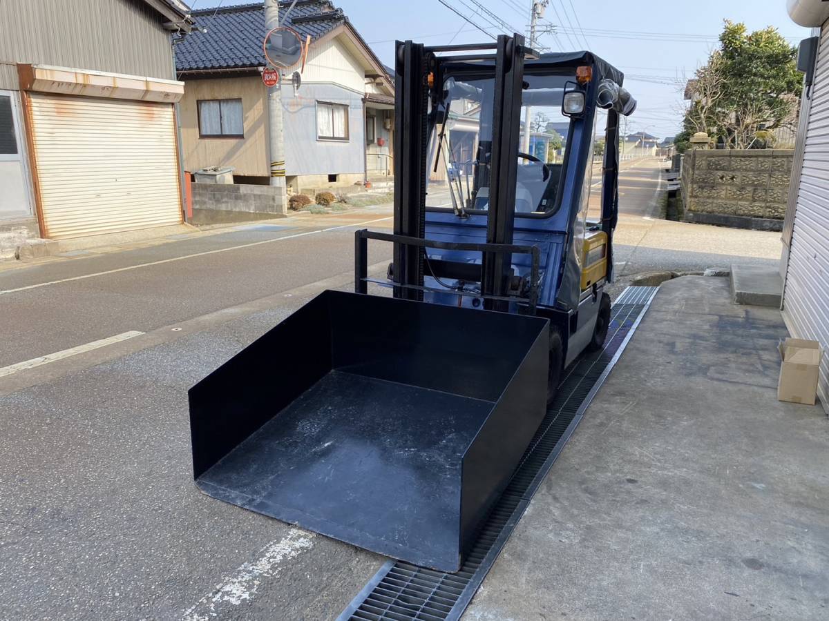 中古フォークリフト コマツFG14-15 1.4トン ガソリンエンジン 前面 