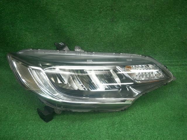 フィット DBA-GK3 右 ヘッド ランプ ライト W3674 後期 LED yatsu