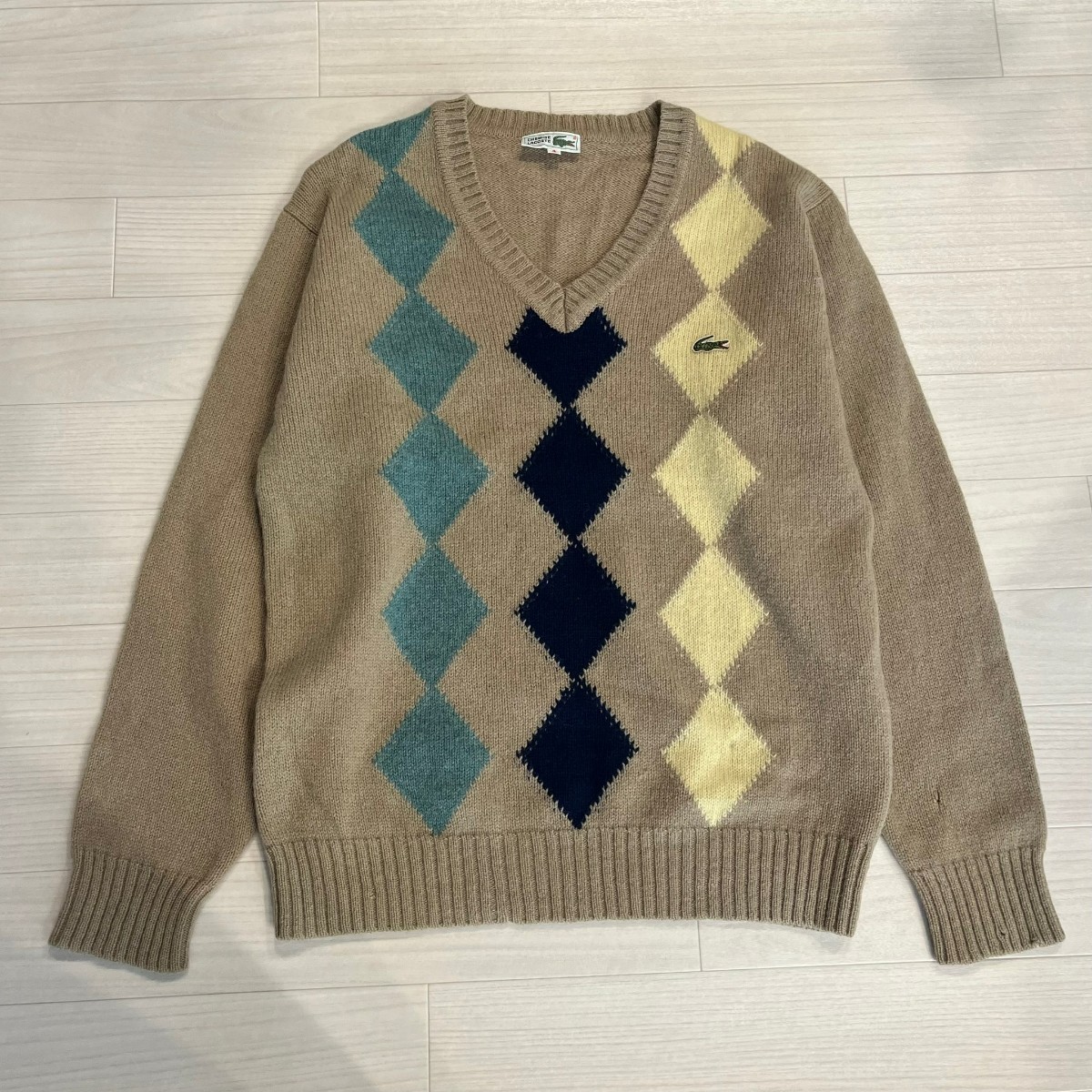 CHEMISE LACOSTE ケミスラコステ フレンチラコステ 文字ワニ刺繍入り Vネックセーター アーガイルパターン 毛100% メンズ