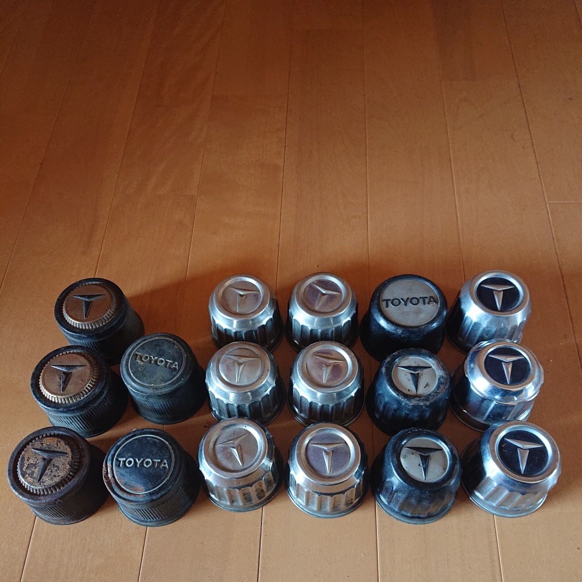ホイールキャップ　トヨタ 　17個　純正品　昭和　当時物　ジャンク