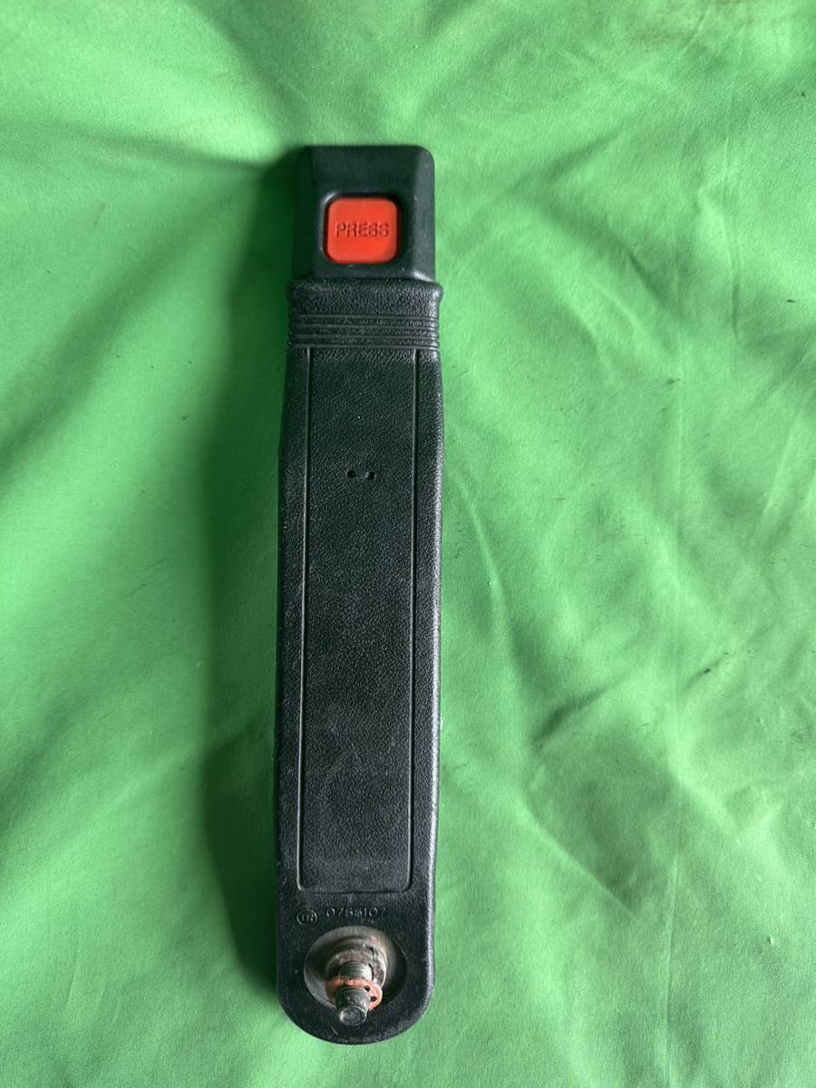 ＡＥ８６　フロント　シートベルト　バックル　キャッチ　ＴＯＹＯＴＡ　トヨタ　レビン　トレノ