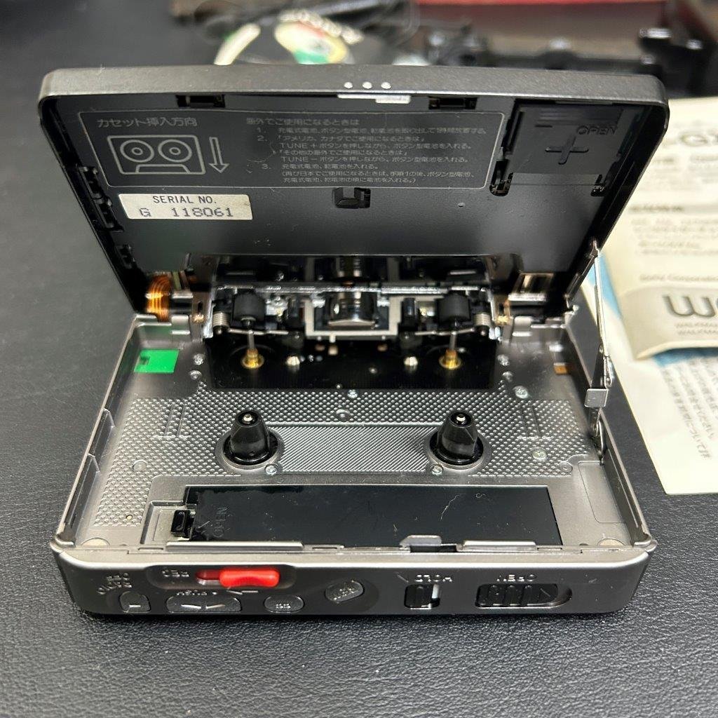 SONY ソニー WALKMAN ウォークマン 動作未確認 オーディオ機器 現状品 箱付き カセットウォークマン WM-2 カセットプレーヤー ジャンク 1円 ホルダー付属 1円から即決 シルバー