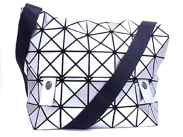 1円 ■美品■ BAOBAO ISSEY MIYAKE バオバオ イッセイミヤケ プリズム PVC メッセンジャーバッグ ショルダー シルバー系 AJ6967スオ