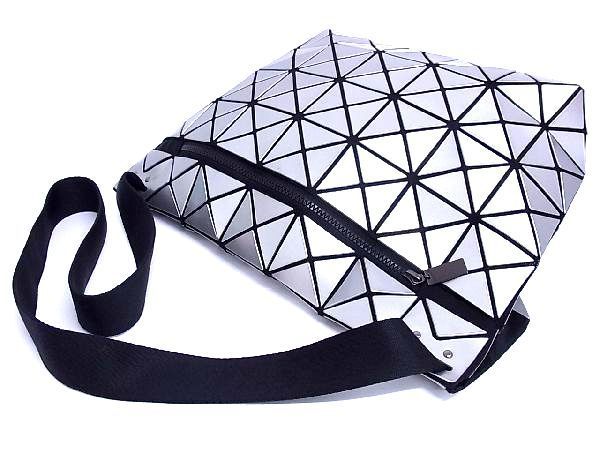 1円 ■美品■ BAOBAO ISSEY MIYAKE バオバオ イッセイミヤケ プリズム PVC メッセンジャーバッグ ショルダー シルバー系 AJ6967スオ