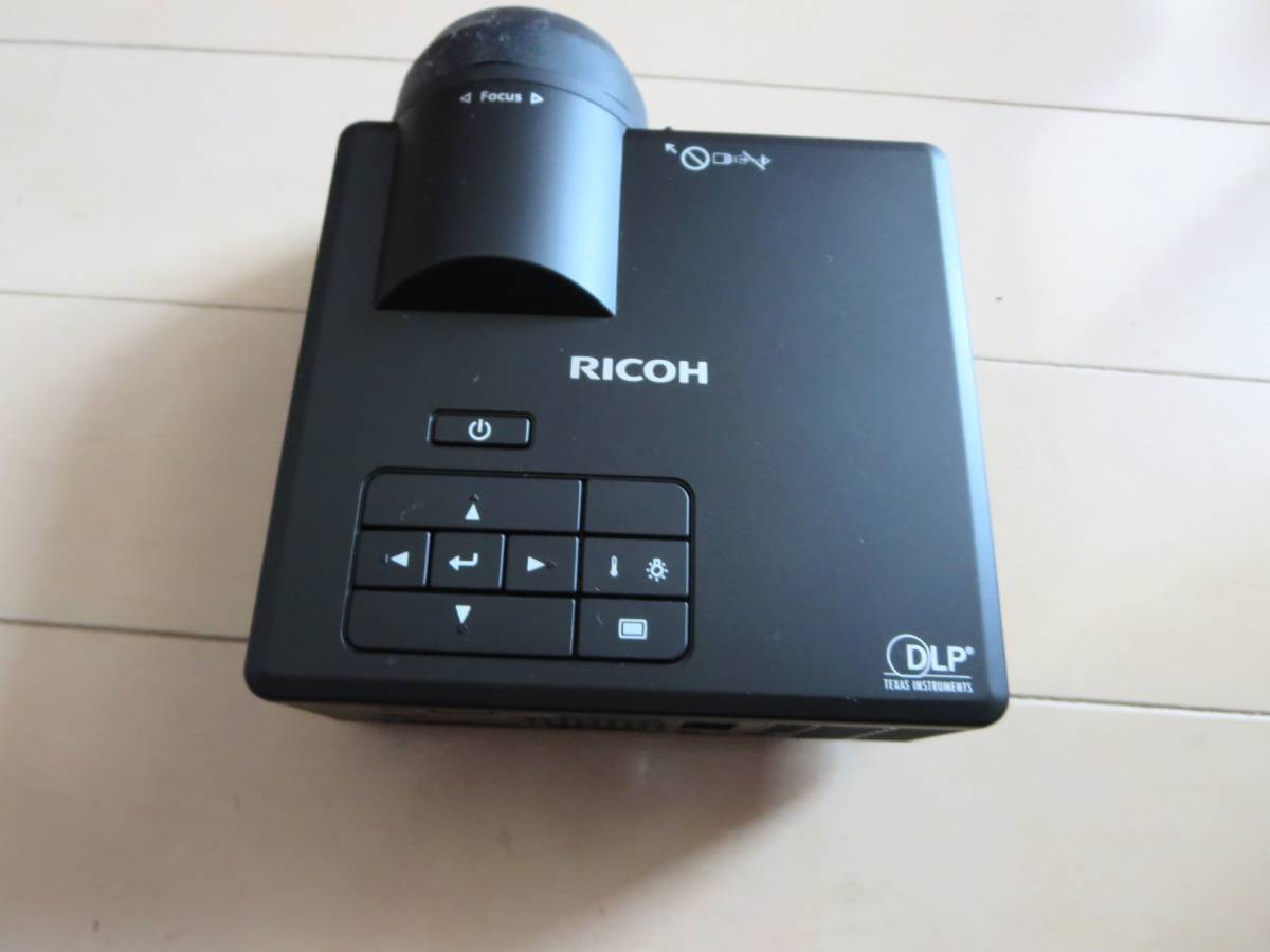 RICOH PJ WXC1110 プロジェクター リコー、手のひらサイズの超小型・短