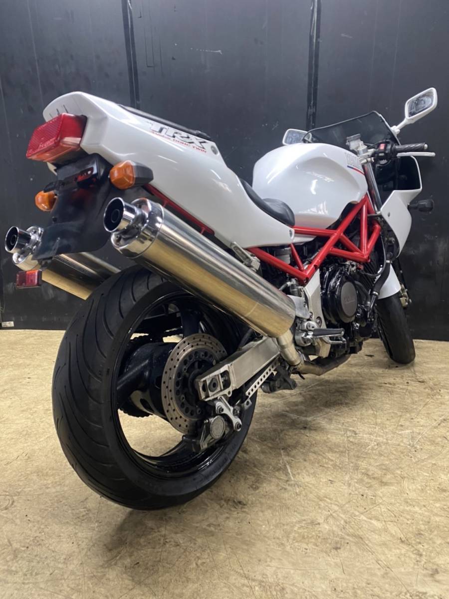 現代パラツインスポーツのパイオニア TRX850 (4NX) ヤマハ TRX850 4NX