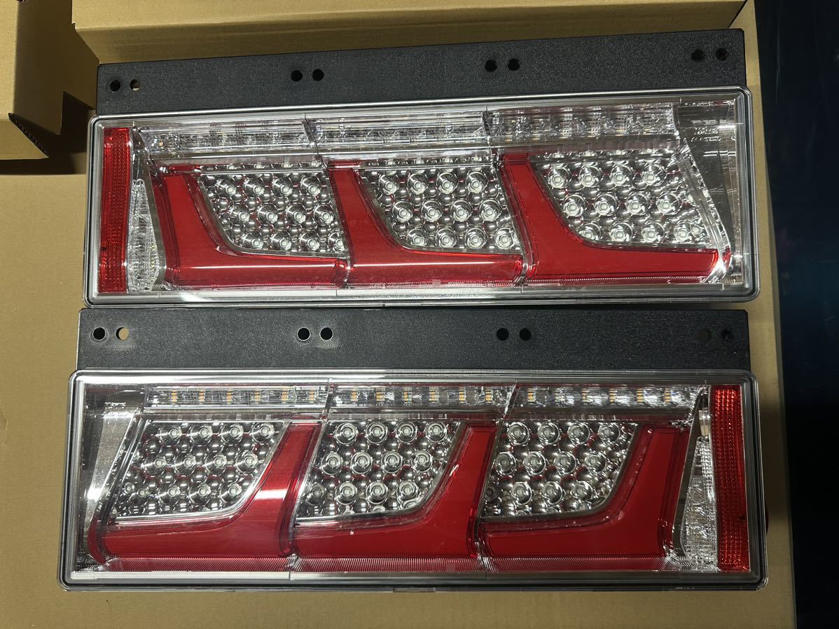 小糸　KOITO LEDテールランプ　左右セット