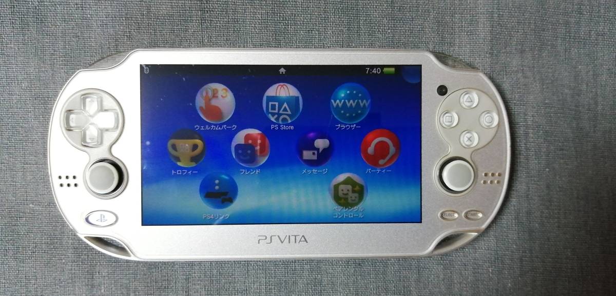 ☆ PlayStation Vita PCH-1000 本体 アイスシルバー Wi-Fiモデル+ 