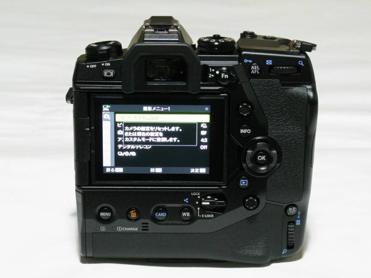 OLYMPUS OM-D E-M1X ボディ 中古美品 付属品一式あり シリアル OLYMPUS OM-D E-M1X ボディ 中古美品 付属品一式あり シリアル