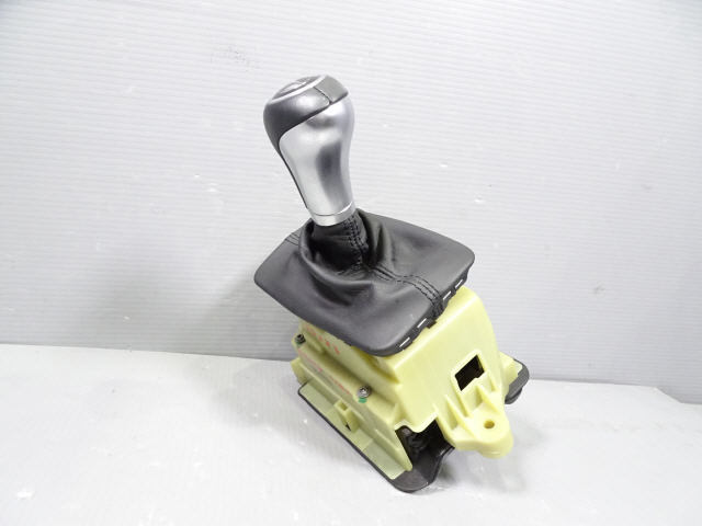 ベンツ Cクラス DBA-204049 シフト レバー レンジ A2042677524Q09 後期 W204 C180 26608km 美品 1kurudepa
