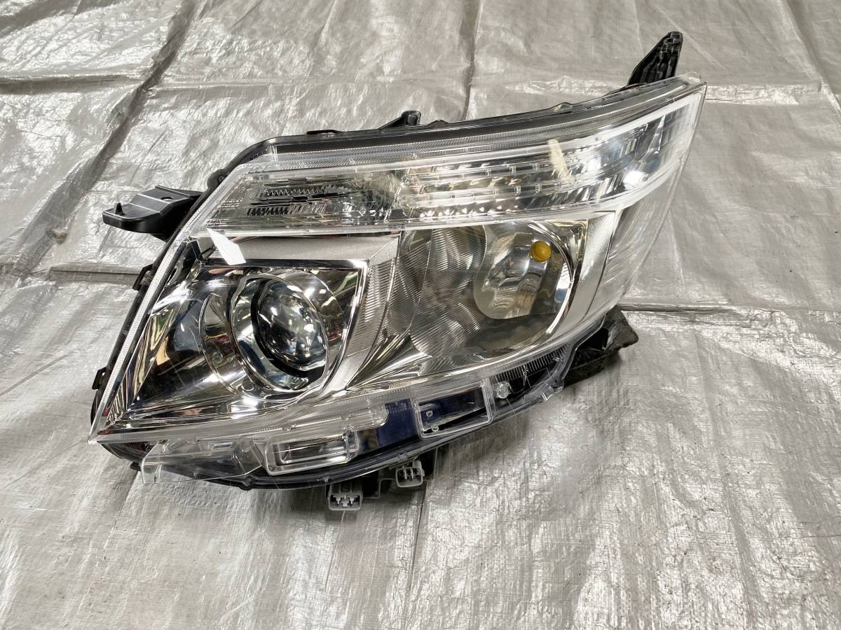 トヨタ エスクァイア/ノア ヘッドライト 左の ジャンク トヨタ ノア エスクァイア 純正 左ヘッドライト LED ICHIKOH 28-227