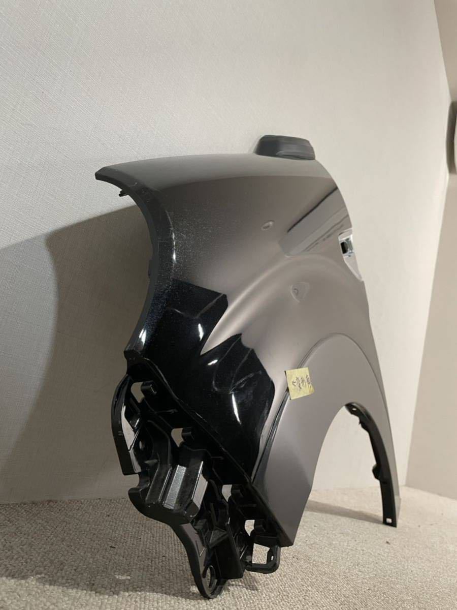 LA250S/LA260S キャスト アクティバ 純正 フロントフェンダー 左