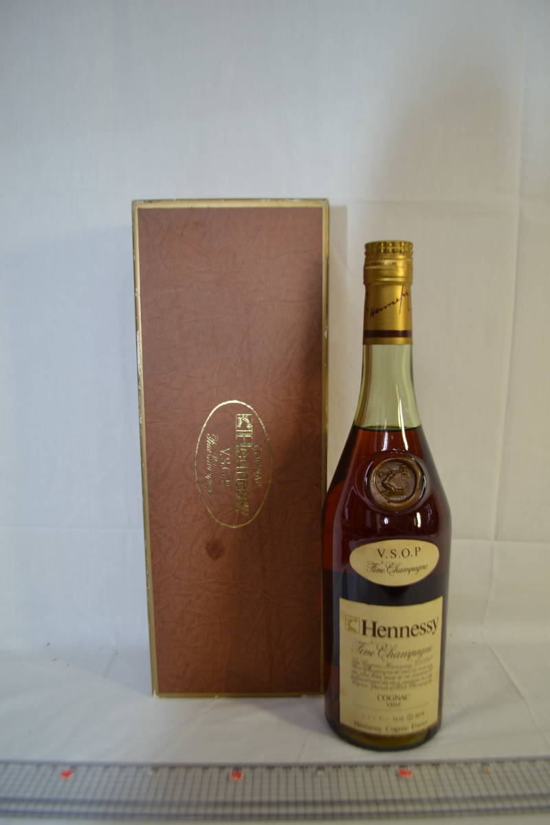 J5）ヘネシー　HENNESSY　VSOP　箱有　薄いグリーンボトル　　箱有　古酒　未開栓