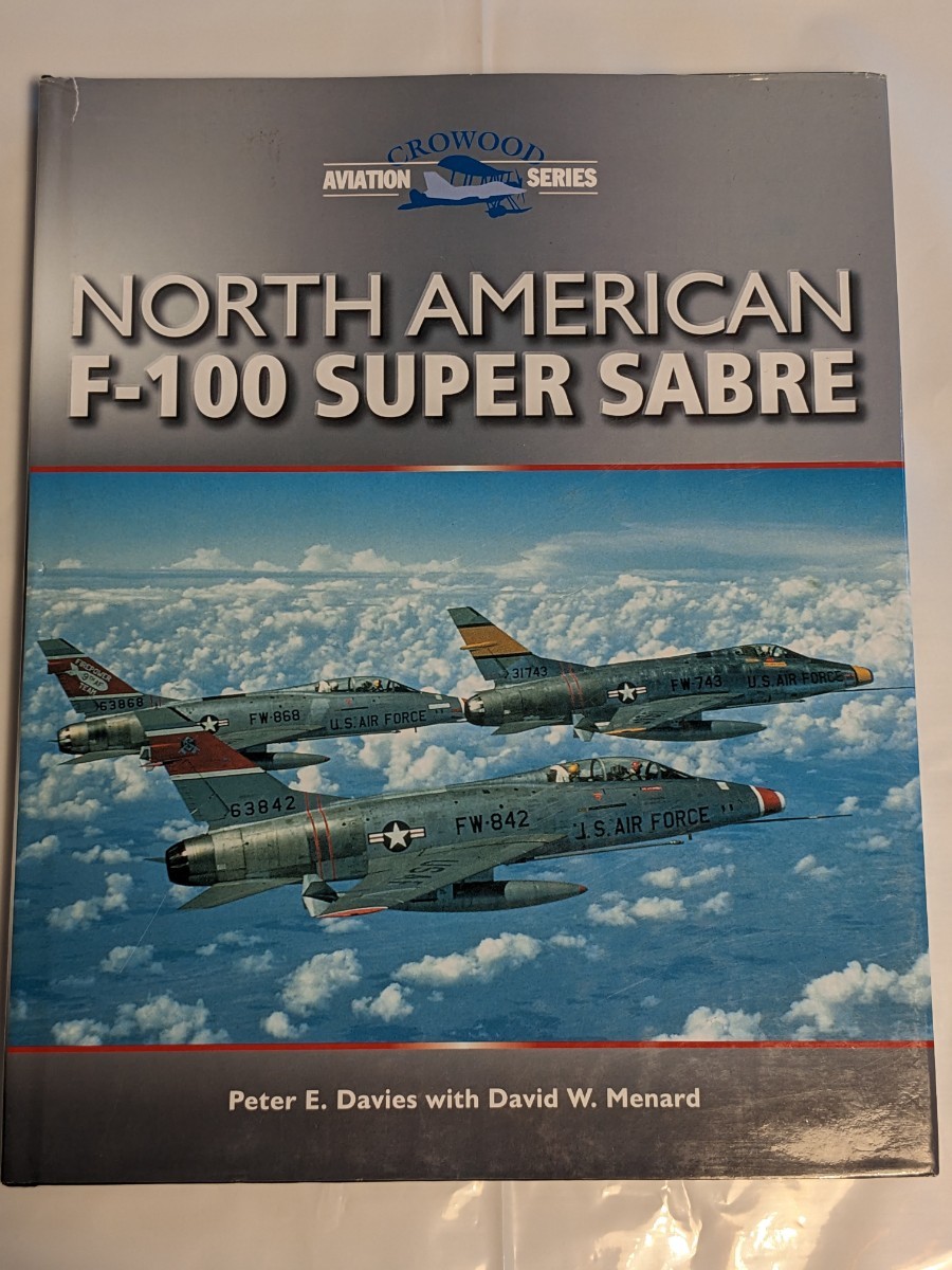 North American F-100 Super Sabre by Peter E. Davies with David W. Menard 本　書籍　飛行機　戦闘機　アーミー　戦争　海外　書籍
