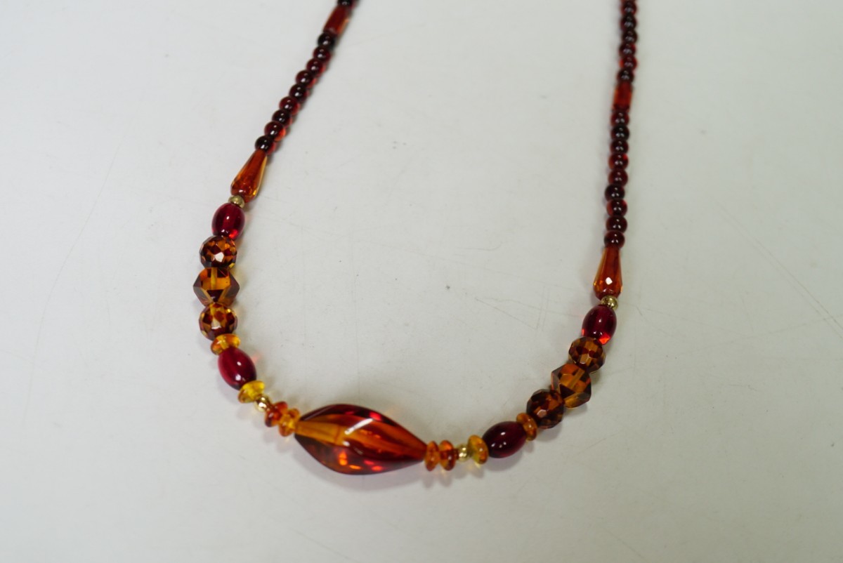 389 天然琥珀 ネックレス 全長約45㎝ ヴィンテージ アクセサリー 天然石 アンバー コハク カラーストーン アンティーク ペンダント 装飾品